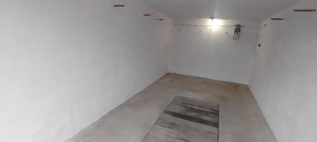 Garaż murowany w zabudowie szeregowej Świdnica ul Słowackieg