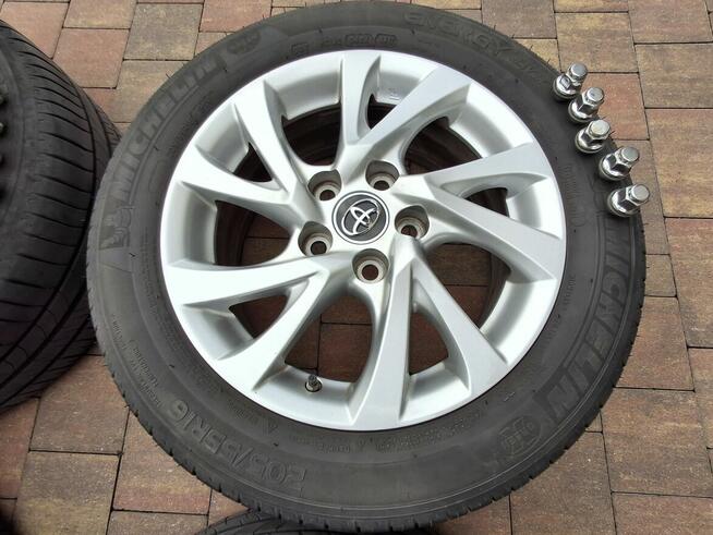 Felgi aluminiowe 16 cali, czujniki ciśnienia – Toyota Coroll
