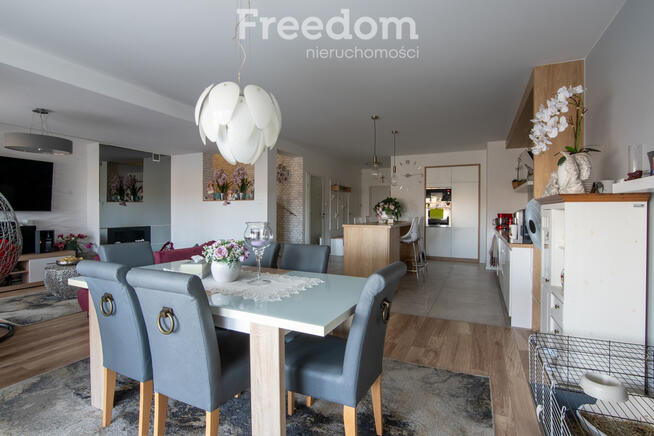 Piękny dom w zabudowie szeregowej z ogrodem