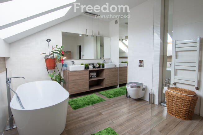 Piękny dom w zabudowie szeregowej z ogrodem