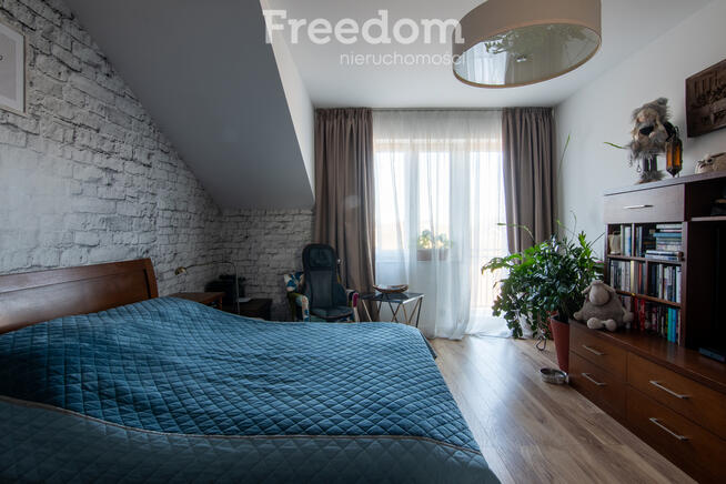 Piękny dom w zabudowie szeregowej z ogrodem