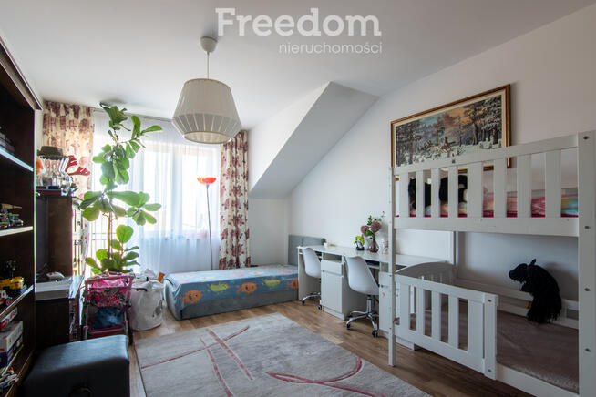 Piękny dom w zabudowie szeregowej z ogrodem