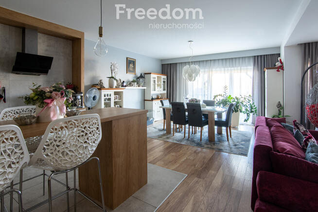 Piękny dom w zabudowie szeregowej z ogrodem