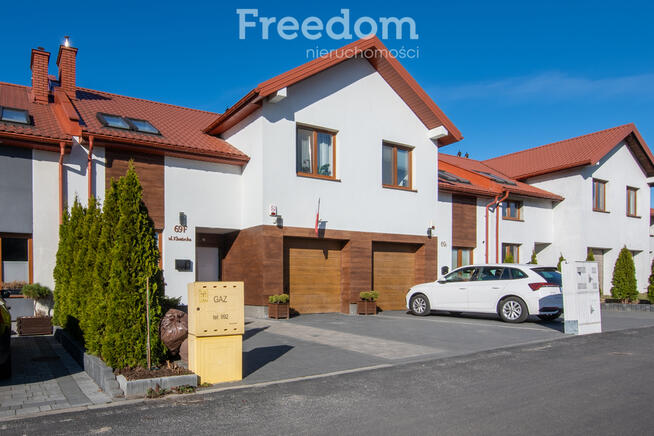 Piękny dom w zabudowie szeregowej z ogrodem