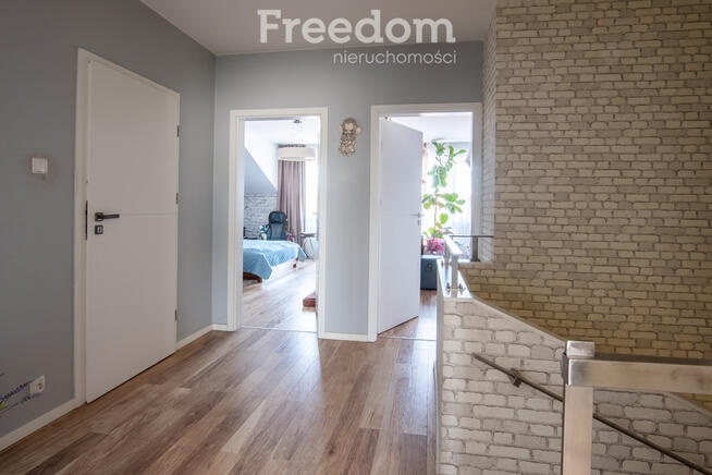 Piękny dom w zabudowie szeregowej z ogrodem