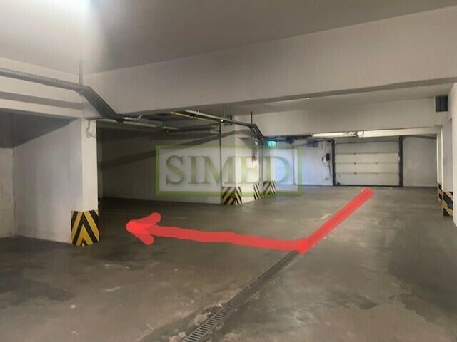 Miejsce parkingowe w garażu