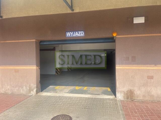 Miejsce parkingowe w garażu