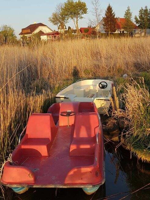 Dwa domy i holenderka nad morzem i jeziorem