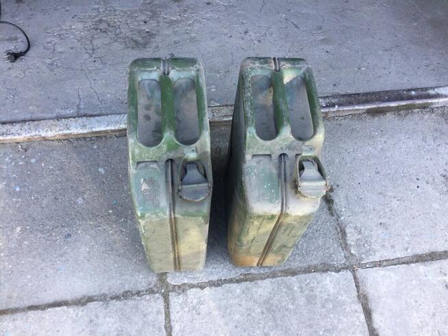 Sprzedam kanistry 20-sto litrowe