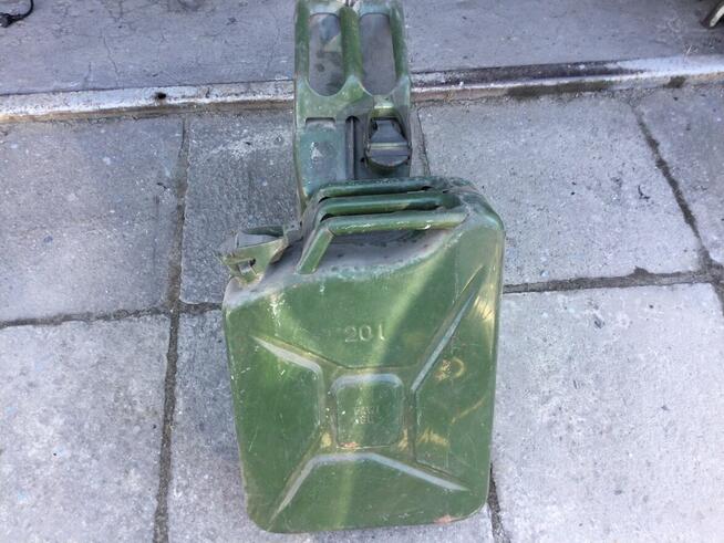 Sprzedam kanistry 20 litrowe