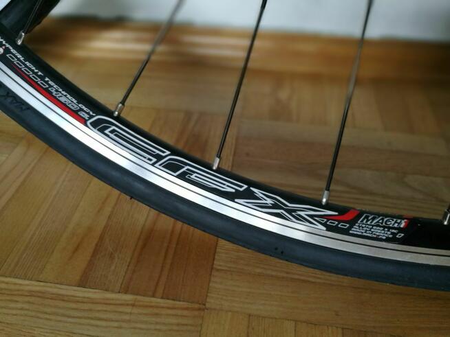 Nowe, lekkie i wytrzymałe koła szosowe