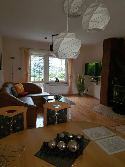 Dwa domy i holenderka nad morzem i jeziorem