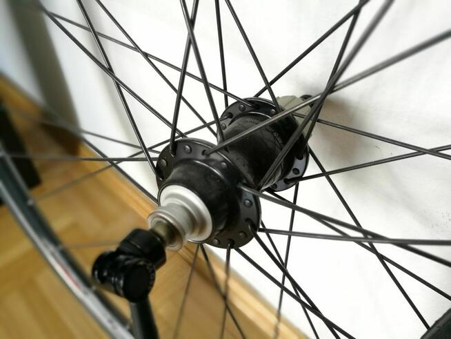 Nowe, lekkie i wytrzymałe koła szosowe