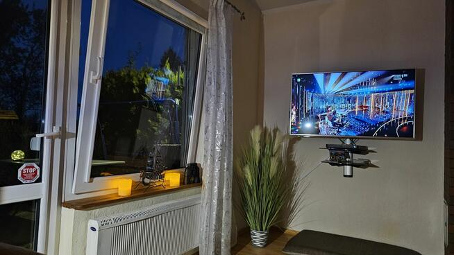 Dwa domy i holenderka nad morzem i jeziorem