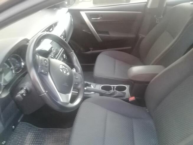 Sprzedam Toyotę corollę 2014r z b. małym przebiegiem