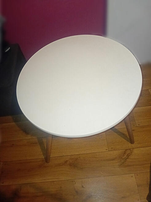 Stolik skandynawski – stylowy, prawie jak nowy!