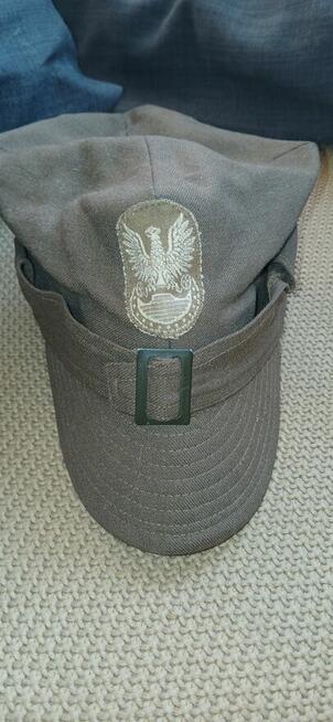 Czapka rogatka z 1960 roku