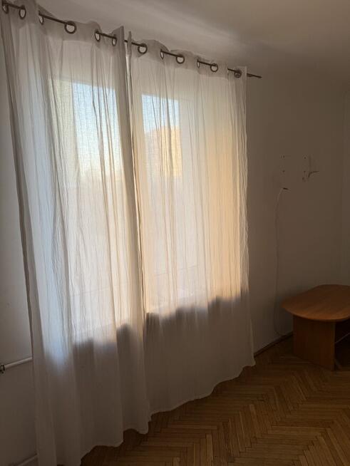 karnisze z zasłonami / firanami