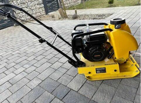 Do wynajęcia nowa zagęszczarka do grunt Komatsu TC 75.