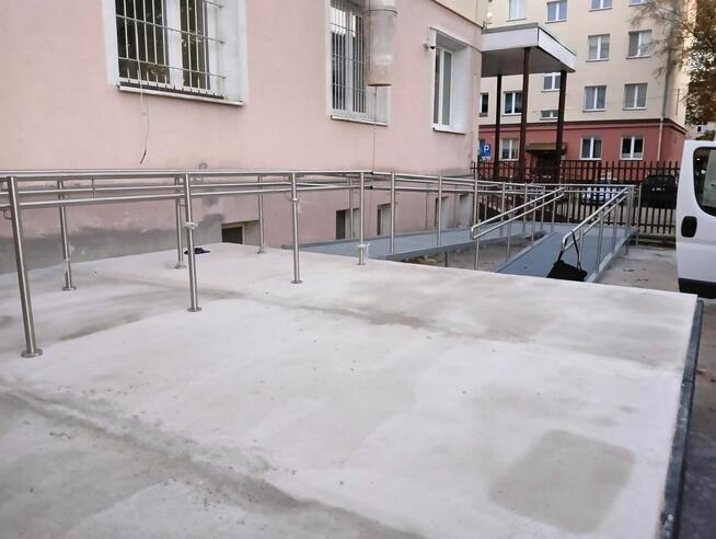 Pochylnia dla niepełnosprawnych
