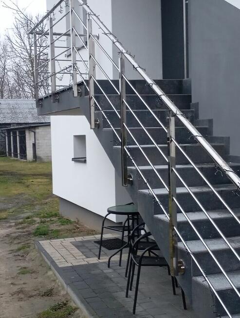 Ogrodzenia nowoczesne balustrady nierdzewne szklane schody