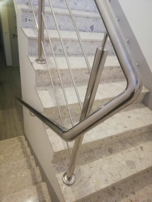 Ogrodzenia nowoczesne balustrady nierdzewne szklane schody