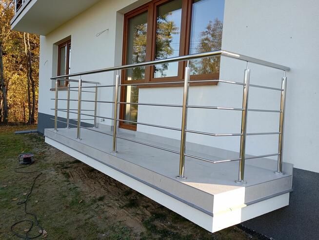 Ogrodzenia nowoczesne balustrady nierdzewne szklane schody