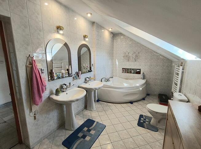 Atrakcyjny dom 173 n2 na cichym spokojnym osiedlu w Kaliszu