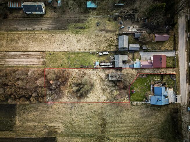 Duża działka na uboczu – spokój i przestrzeń w Kołomani