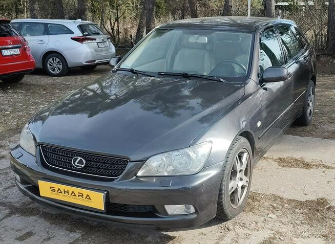 bardzo zadbany, bez korozji, niski przebieg