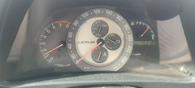 bardzo zadbany, bez korozji, niski przebieg