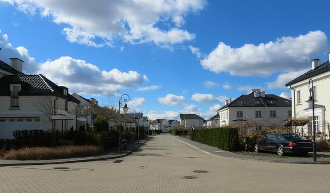 Rezydencja 326m2, w Walendowie k/Warszawy za 4500 tys. zł