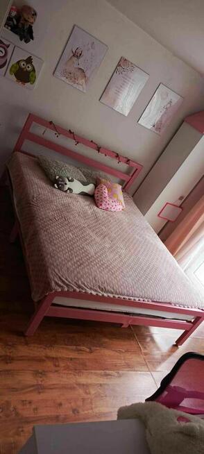 Łóżko loft lewitujące industrialne