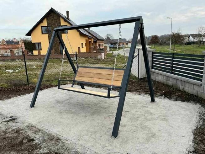 Solidna Huśtawka Metalowa - Idealna do Ogrodu!
