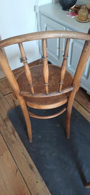 Piekne stare krzesla