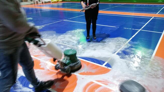 Czyszczenie posadzki i polimeryzacja , w szkole i biurze