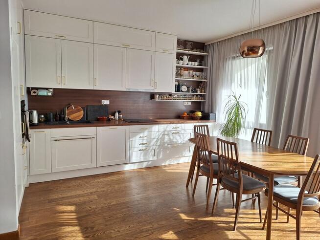 3 pokoje z balkonem i miejscem postojowym