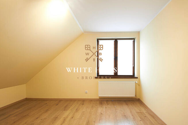 2 lokale mieszkalne 330m2, działka 27 arów,bez PCC