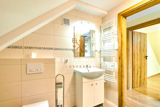 2 lokale mieszkalne 330m2, działka 27 arów,bez PCC