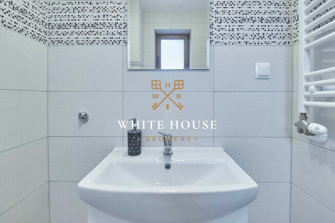 2 lokale mieszkalne 330m2, działka 27 arów,bez PCC