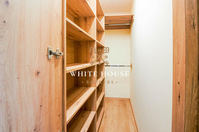 2 lokale mieszkalne 330m2, działka 27 arów,bez PCC