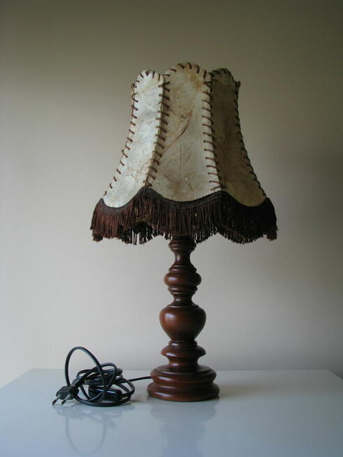 Stara lampa stołowa stojąca abażur skóra naturalna frędzle