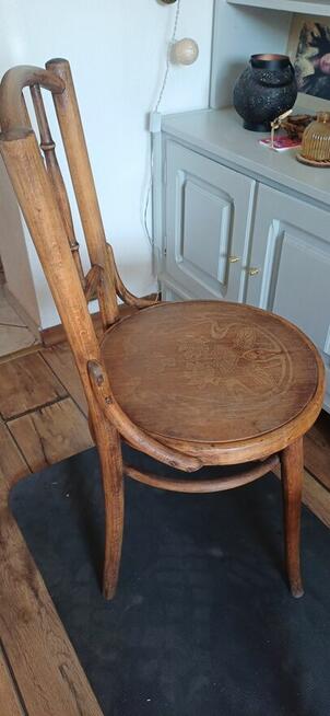 Piekne stare krzesla