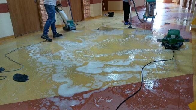 Czyszczenie posadzki i polimeryzacja , w szkole i biurze