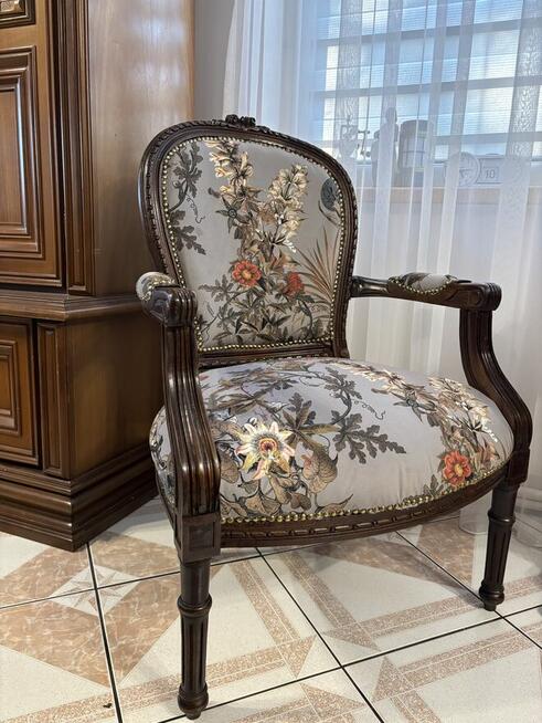 Fotelik ludwikowski, po renowacji