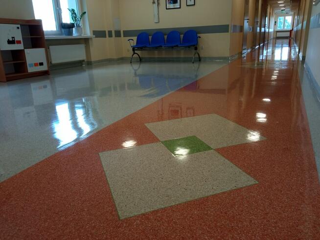 Czyszczenie posadzki i polimeryzacja , w szkole i biurze