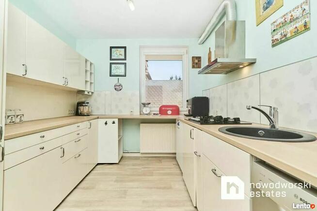 Sprzedam połowe willi z ogrodem i garazem