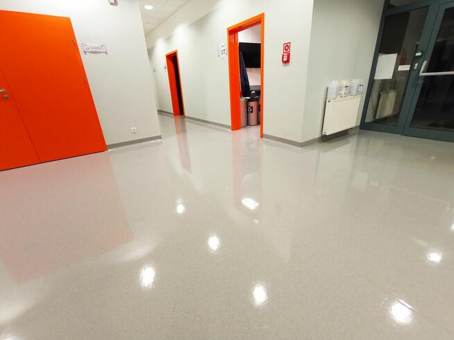 Czyszczenie posadzki , impregnacja i polerowanie podłóg