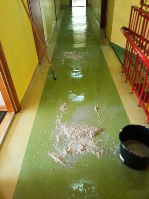 Czyszczenie posadzki i polimeryzacja , w szkole i biurze