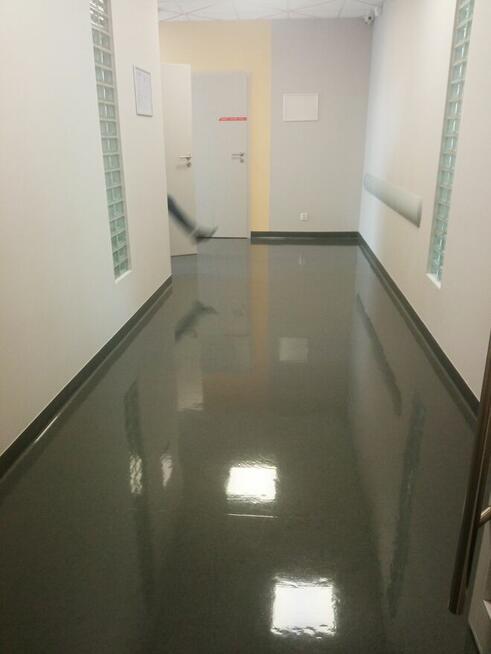 Czyszczenie posadzki i polimeryzacja , w szkole i biurze